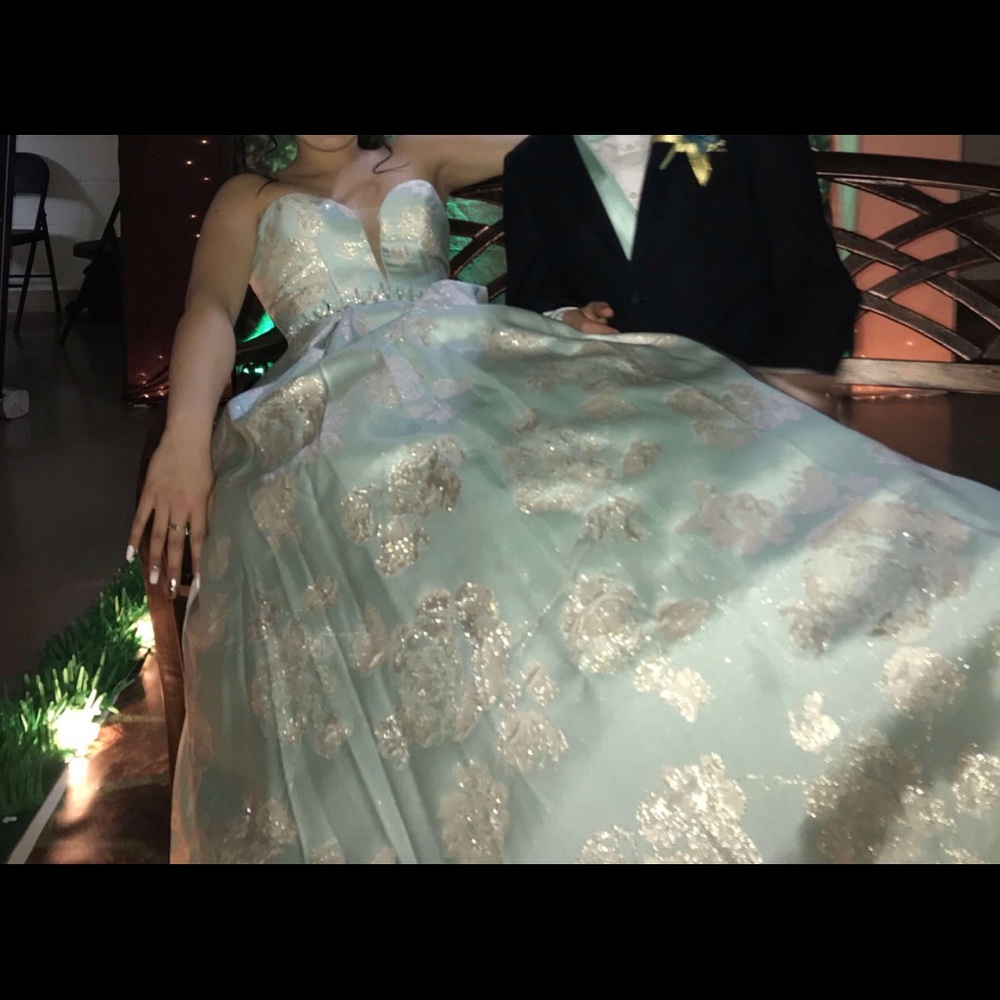 CAMILLE LA VIE PROM DRESS - Picture 5 of 7